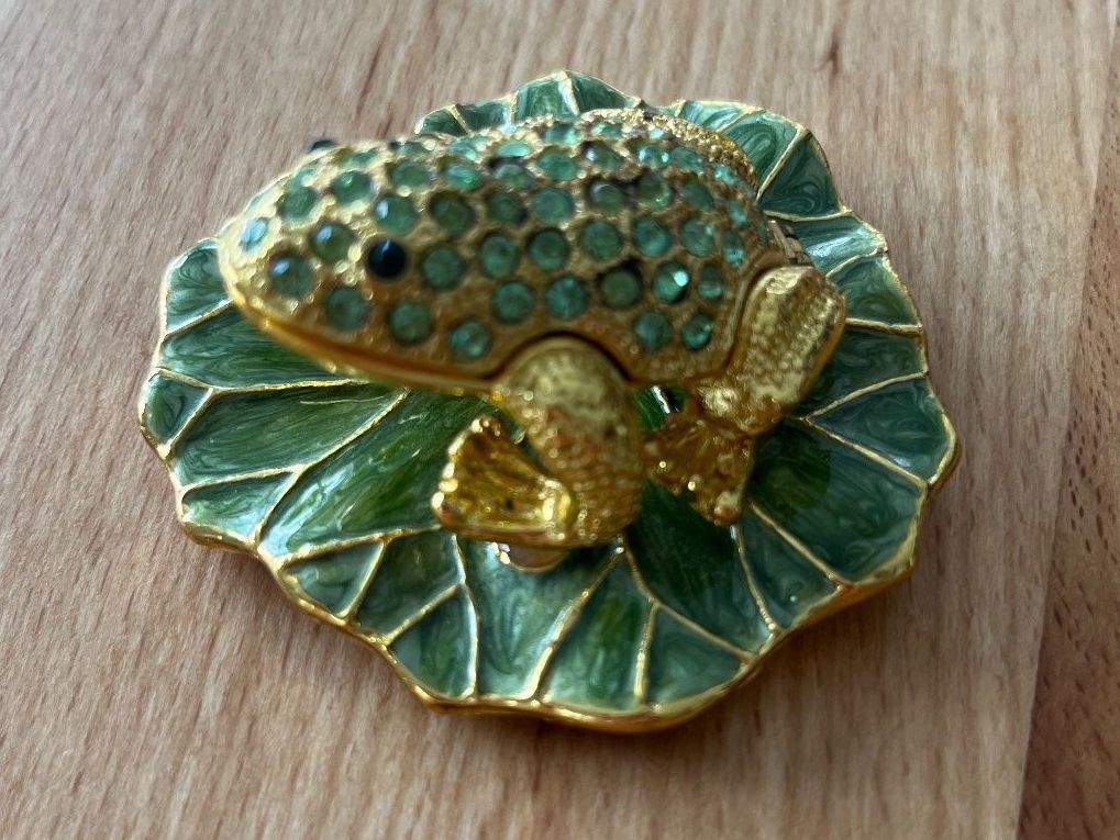 Tutte le decorazioni: Frosch Schmuckkästchen mit grünen Strasssteine... – Usato da Frauenfeld venduto da Laxmi81