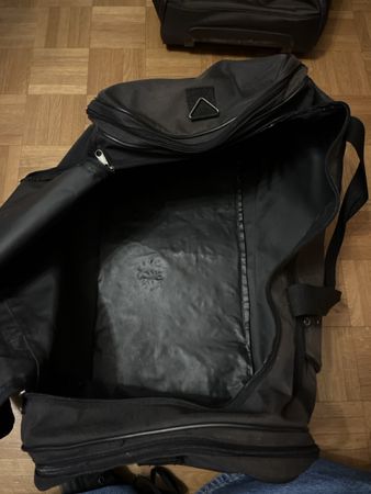 Sac de voyage noir, grand volume.
