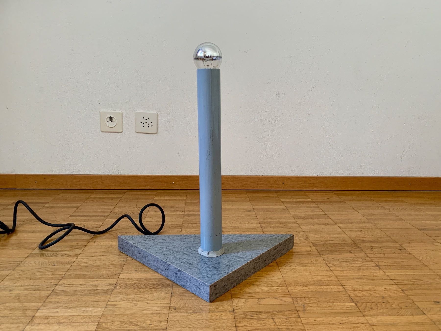 Lampen: Grafische Tischlampe / Bodenlampe – Gebraucht aus Zürich von Les_Zurichois 1