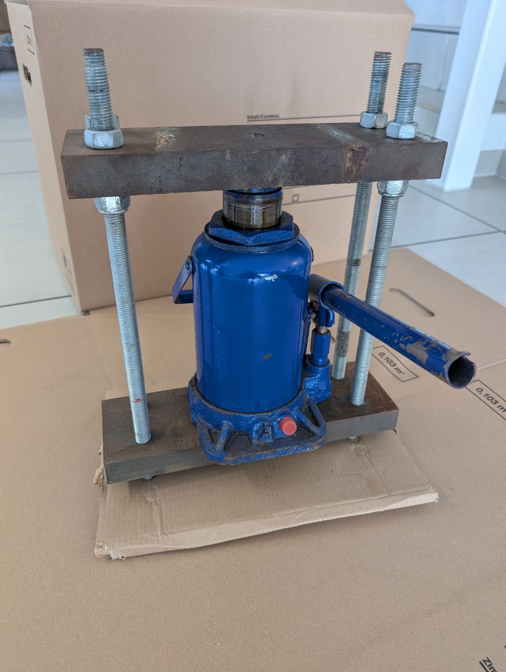 Tutte le macchine: Hydraulikpresse Marke eigenbau 20T  – Usato da Nänikon venduto da mai_b8bk 1