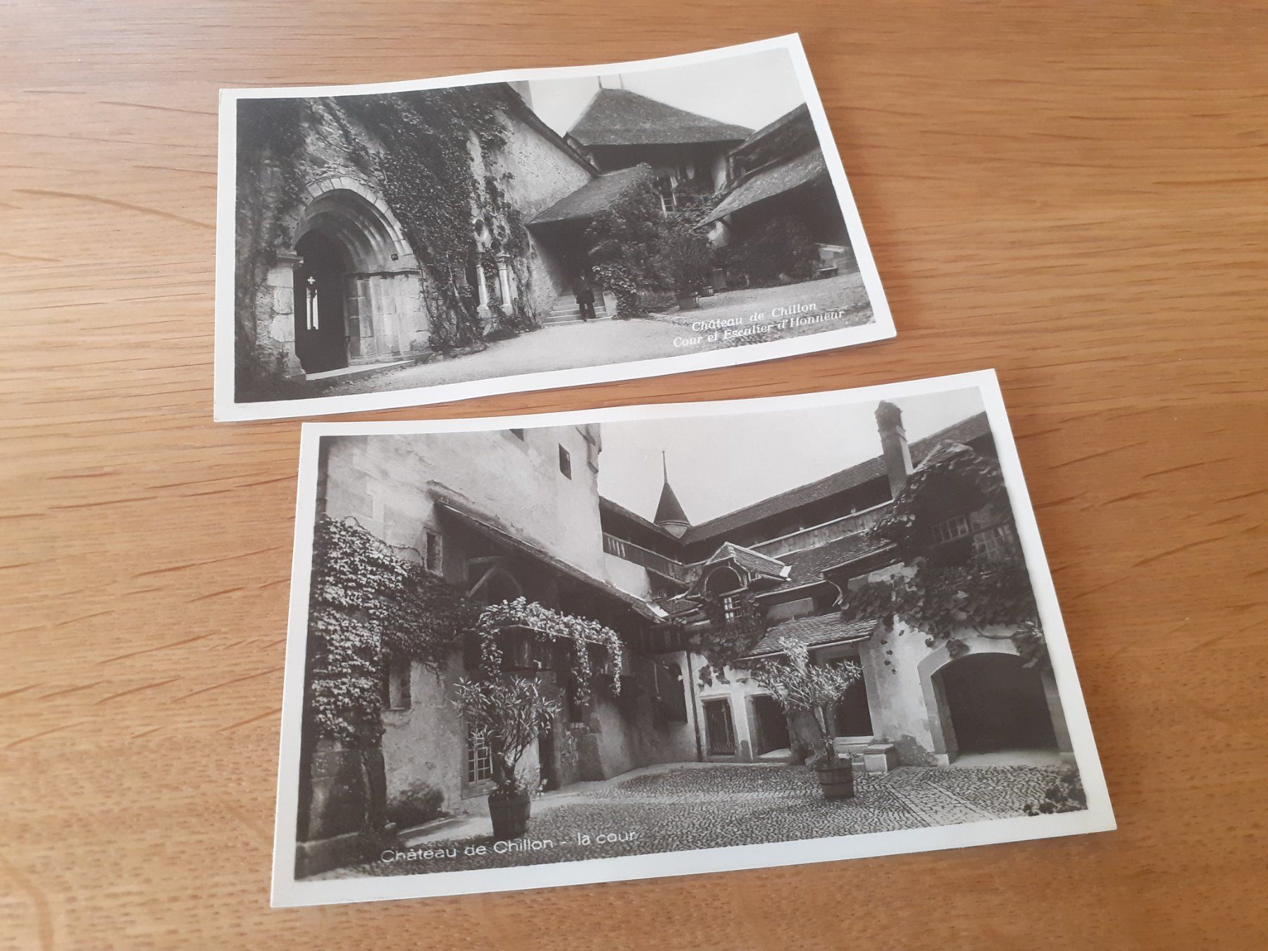 Cartoline postali: CHATEAU du CHILLON - COUR – Usato da Winterthur venduto da Ornyx7