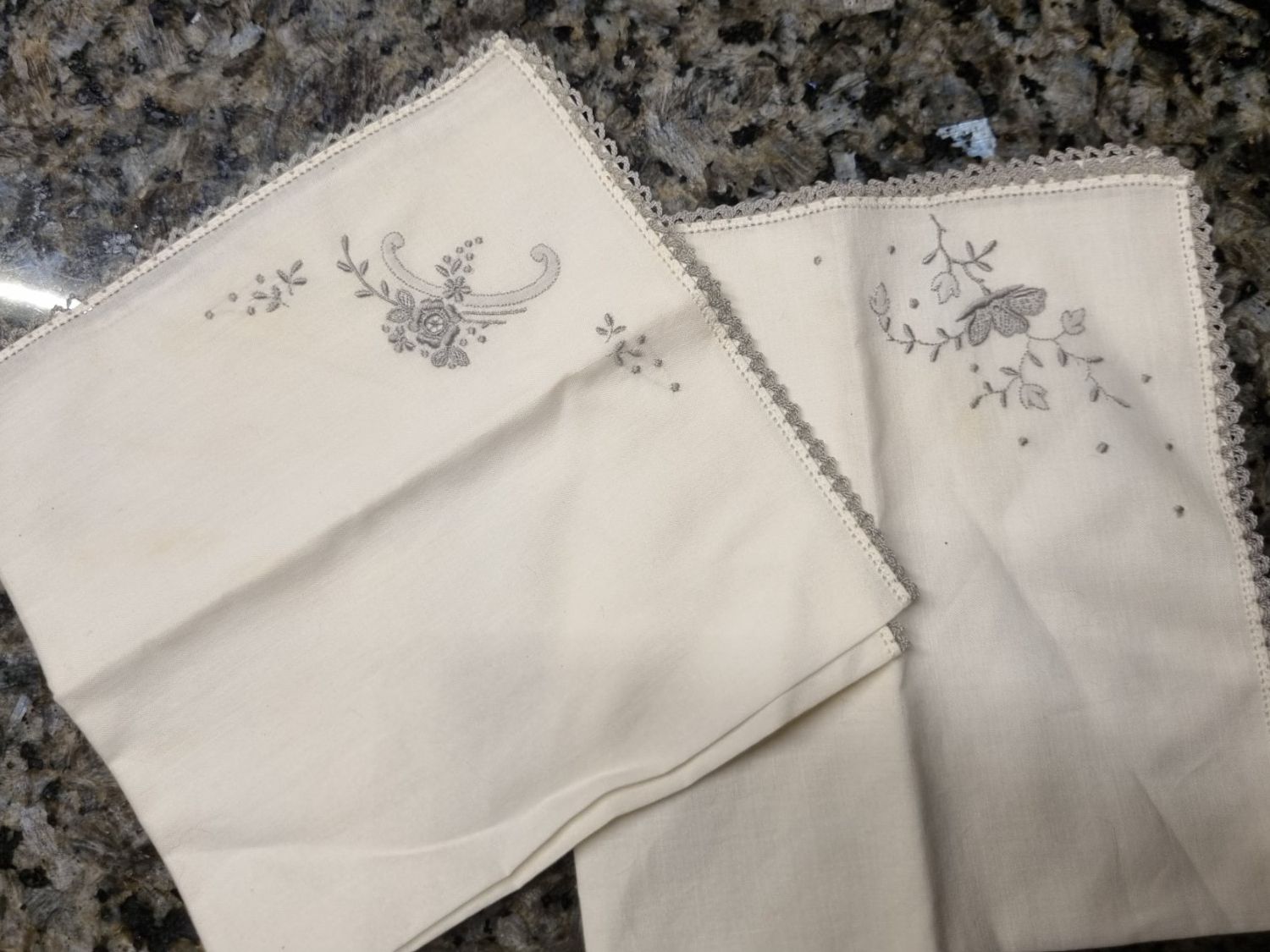 Altro in  Abbigliamento & Accessori: Taschentuch bestickt neu – Nuovo e nell'imballaggio originale da Geroldswil venduto da Agapanthus22