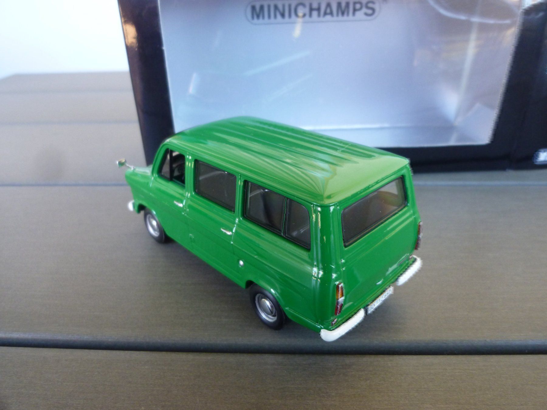 Minichamps Modellini d'auto: Ford Transit (1974) – Nuovo e nell'imballaggio originale da Flawil venduto da Imperiosud 2