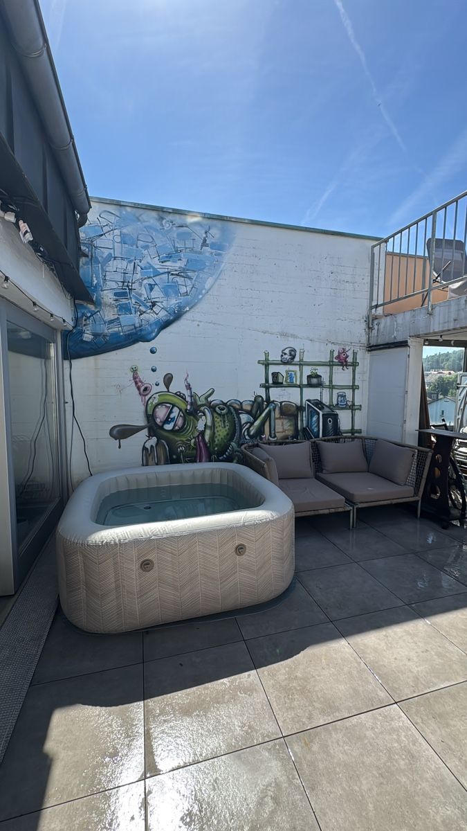 Whirlpool: Wirhlpool Intex Chevron Deluxe Square Bubble Spa – Usato da Zürich venduto da man_h82n