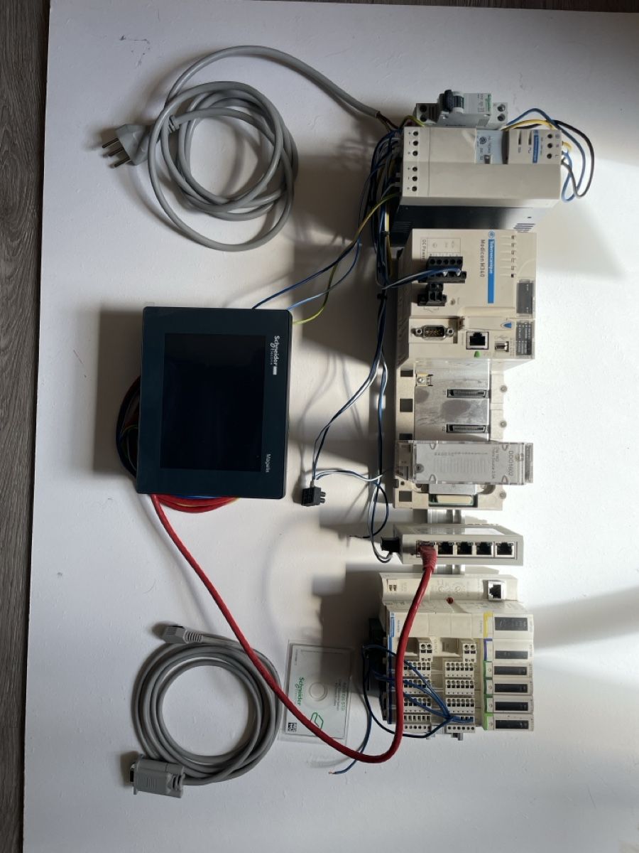 Schneider Sistema di controllo: Lot modules automatisme Schneider TeSys Modicon HMI 5500" – Usato da Corcelles BE venduto da Peichen