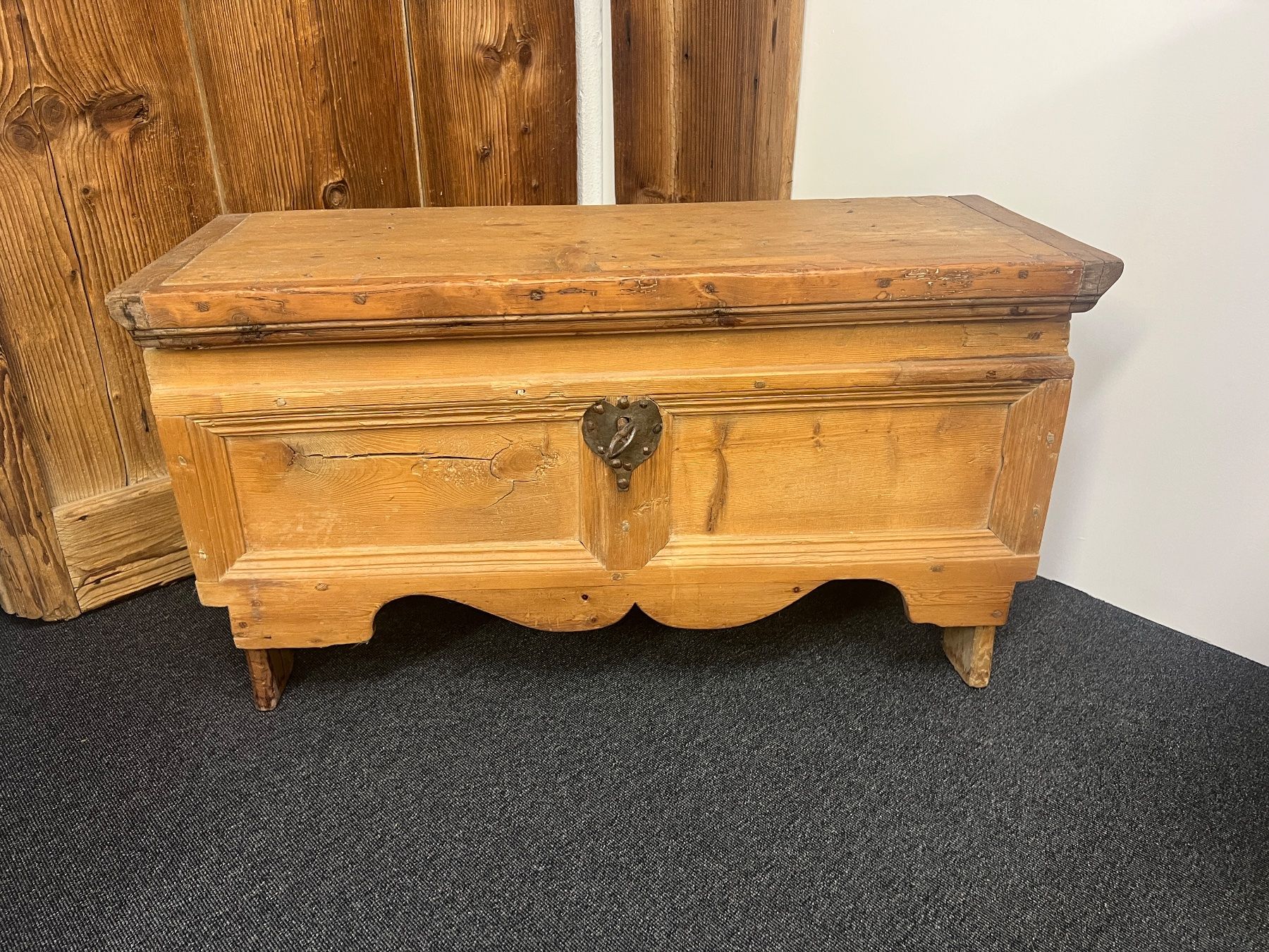 Cassapanche: Mini Truhe aus dem Bergell – Usato da Gossau SG venduto da Keller-Antiques