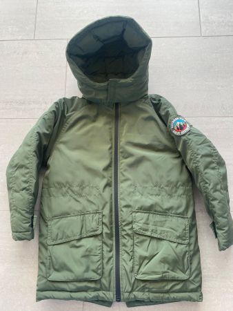 Warme Kinderjacke NEU & ungetragen Grösse 128 (olivgrün)