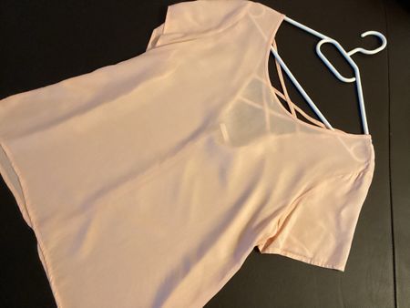 Leichtes Top in Grösse M, perfekt für den Sommer