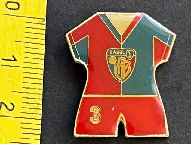 FC Bâle Plaquettes & Badges: FC Basel Tricot 3 / Pin – D'occasion à Ostermundigen par DaxKarten-75