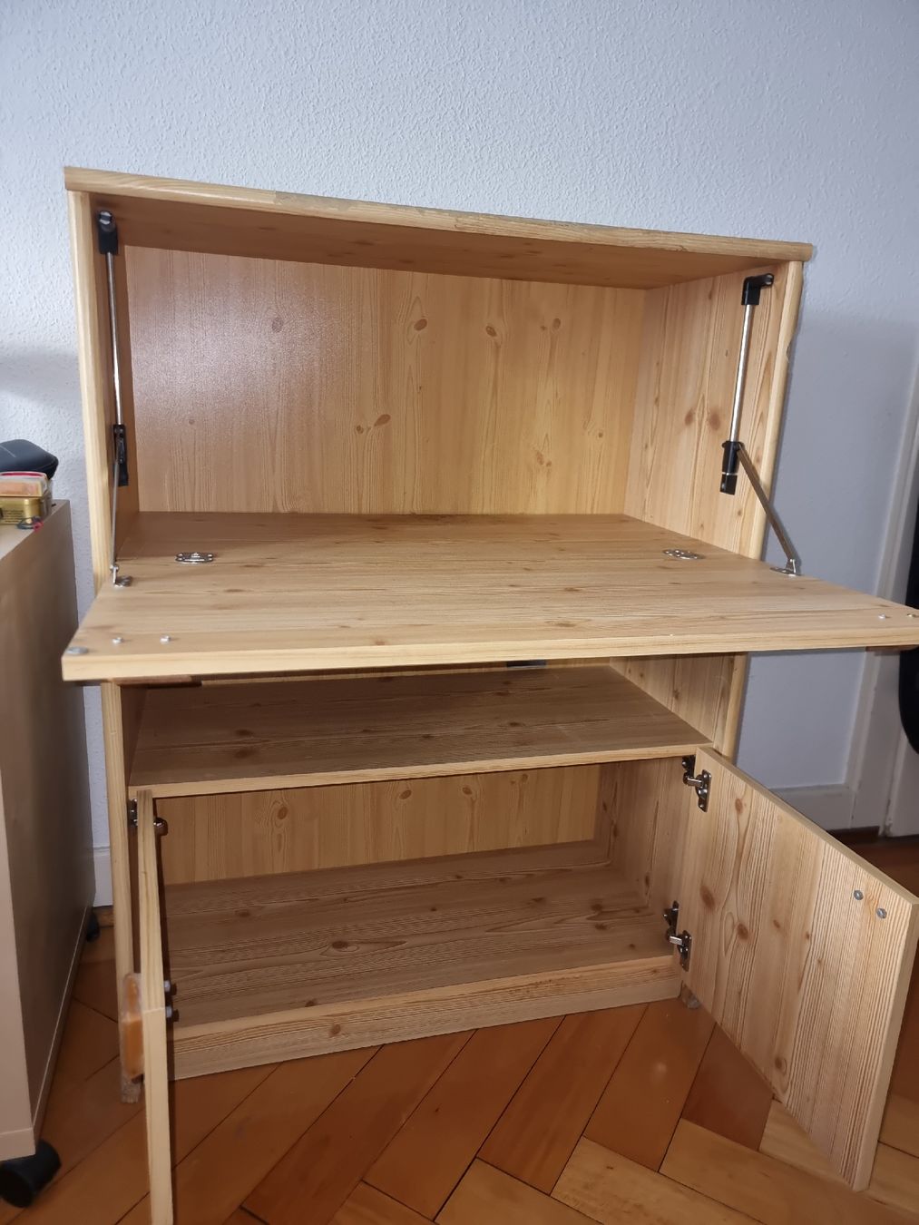 Commodes: Holzkommode – D'occasion à Zürich par dav_yd5m 2