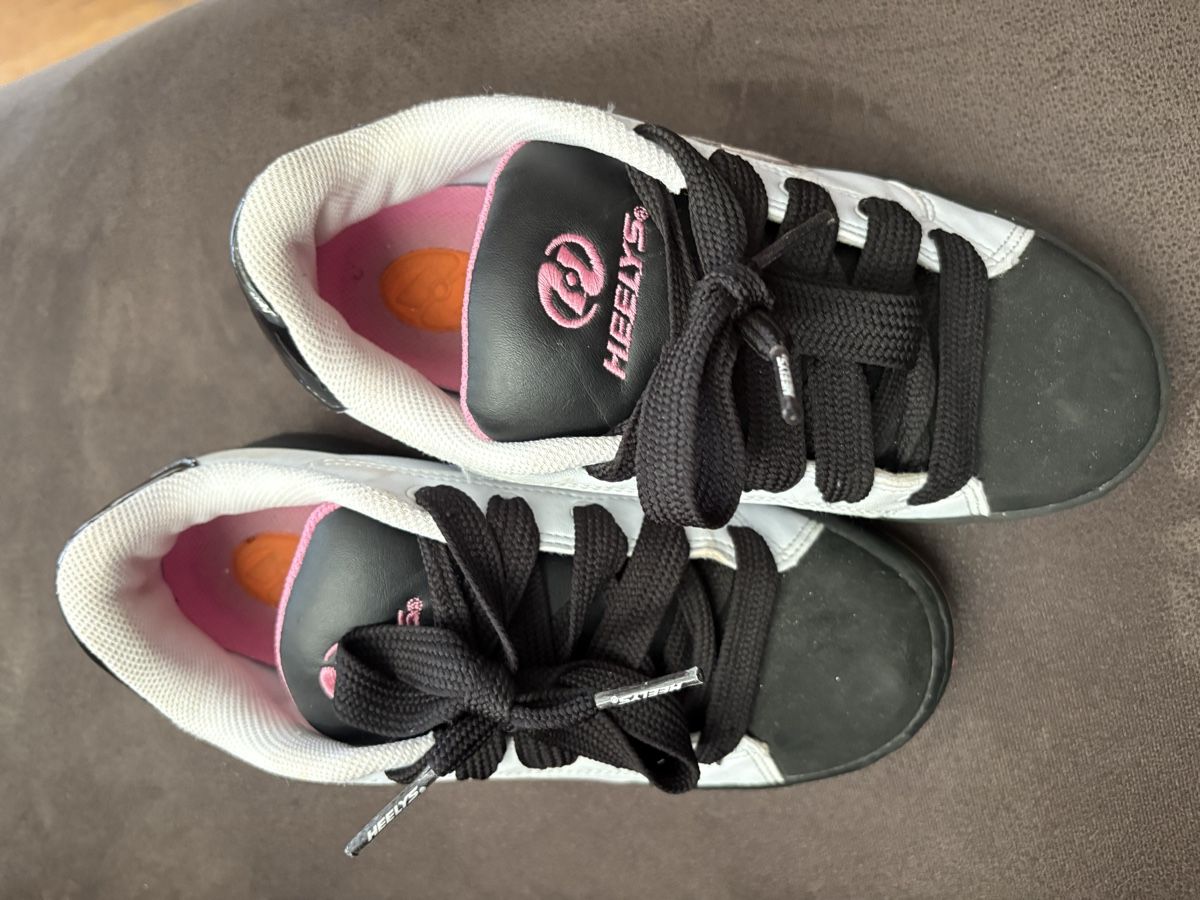 Pattini in linea & Pattini a rotelle: Heelys Schuhe mit Rollen, Grösse 36.5 – Usato da Beromünster venduto da msklef 9