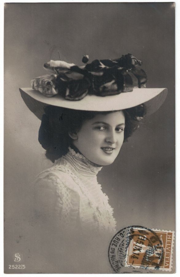 Cartoline postali: Romantik - Junge Dame mit Hut – Usato da Frauenfeld venduto da POML