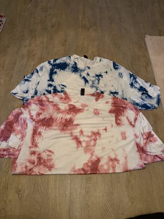 2 T-Shirts Shein Batikmuster weiss rosa blau Grösse L