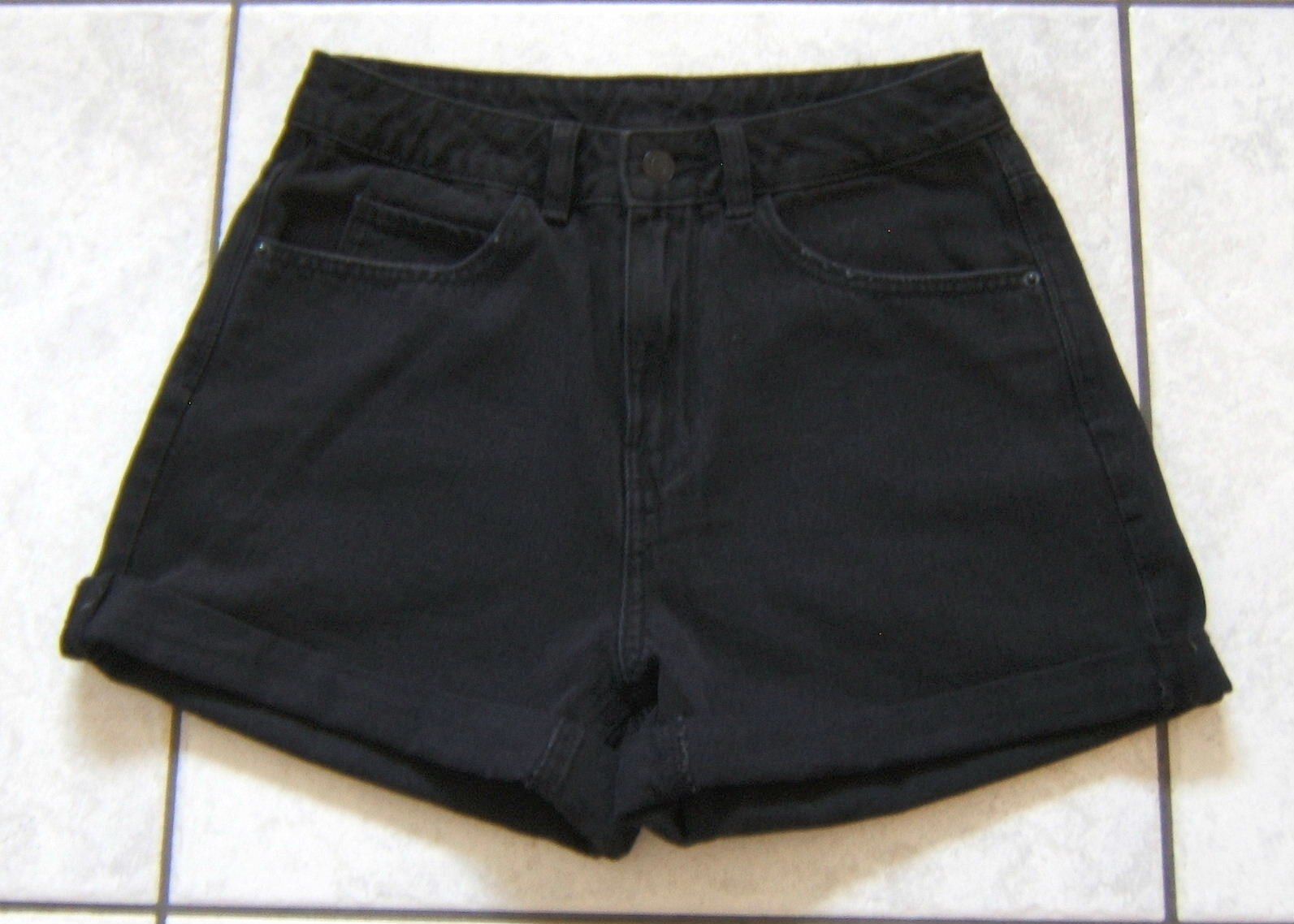 Lots de vêtements: 2 PAAR SHORTS / JEANSROCK / FREIZEITHOSE – D'occasion à Brunnen par Nonne04 4