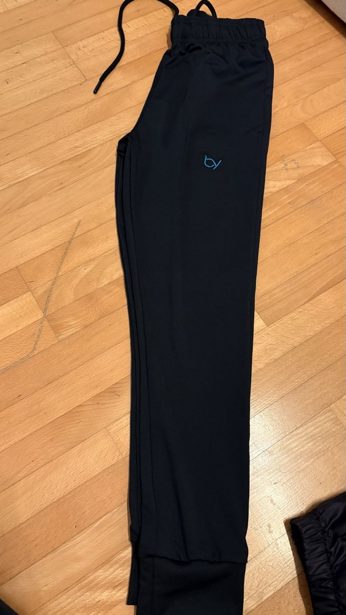 Lotti di vestiti: Zurich SC Bundle: Trousers, Top, Jacket, Shorts, Bag – Nuovo e nell'imballaggio originale da Zürich venduto da pra_cj55 4