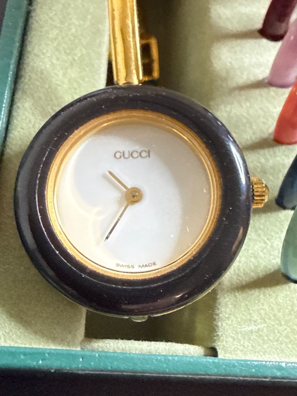 Gucci Montres: Gucci Quarz 26 mm – D'occasion à Pfeffingen par Allhandelklgwatches