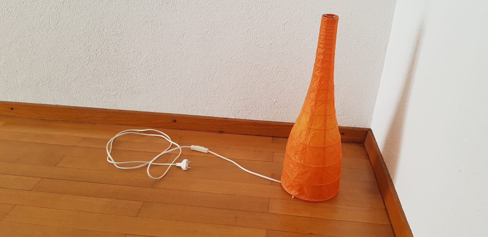 Lampen: Lampe / Stubenlampe orange mit Kabel und Schalter – Gebraucht aus Unterägeri von Chartbreaker 3