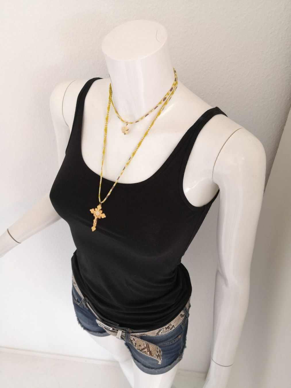 Mango Top: 🤩MANGO BASIC STRETCH TRÄGER TOP SCHWARZ NEU & CHANEL P. – Nuovo (secondo la descrizione) da Olten venduto da Naja-Twins-Twins 6