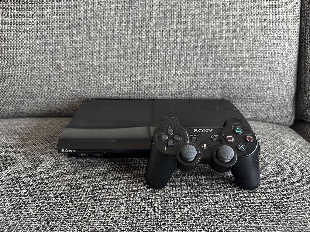 Sony Console: PlayStation 3 Super Slim - Like New – Nuovo (secondo la descrizione) da Horgen venduto da peterp