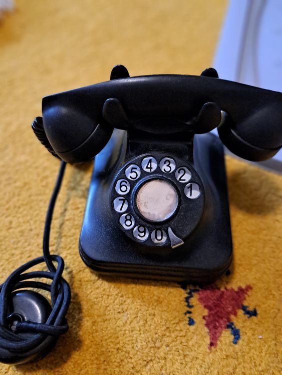 Téléphone vintage en bakélite des années 50 2