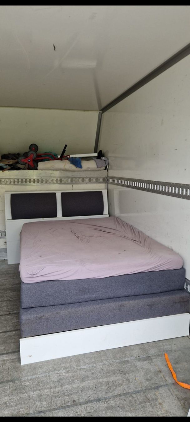 Letti: Bett mit Schubladen und Regale beide Seiten – Usato da Niederlenz venduto da DaveDasWahnsinn