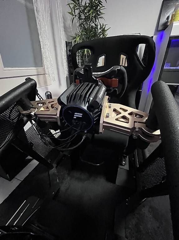 Giochi: Fanatec Sim Racing Komplett-Rig  – Usato da Wolfertswil venduto da paegi01 4