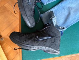 NIKE AIR Jordans Trainingsschuhe Farbe: Schwarz + Denim Blue