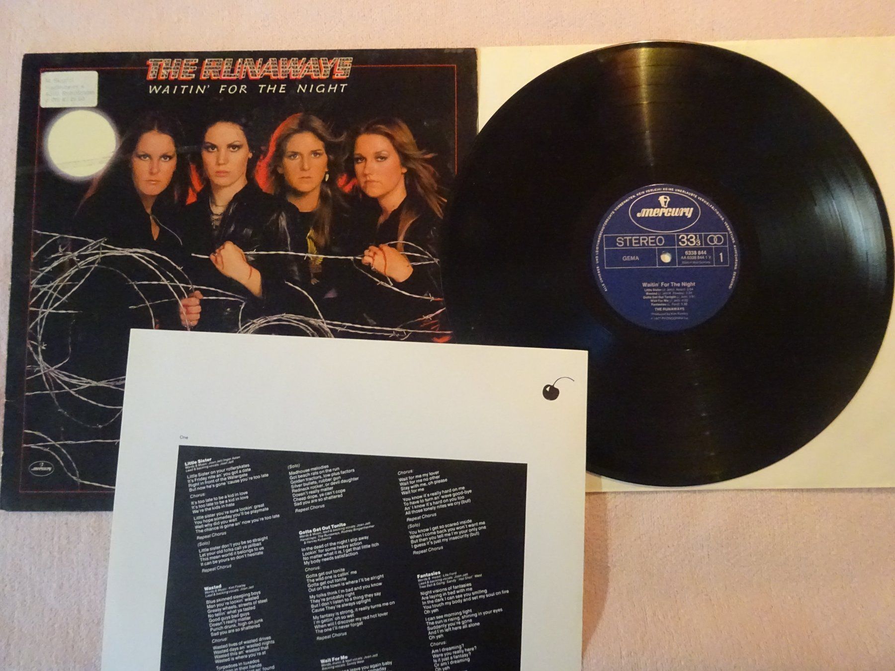 Dischi in vinile: THE RUNAWAYS ** WAITIN' FOR THE NIGHT ** EXCELLENT – Usato da Luzern venduto da xrayspex99 1