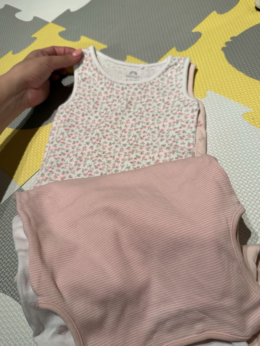 Next Lotti & Set di vestiti: Next Baby vests 6-9 months. 5 Pack. Great condition. – Usato da Uerkheim venduto da yak_5tb7 3