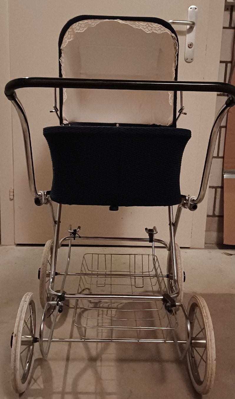 Carrozzine per bambole: Retro Puppenwagen – Usato da Uster venduto da Libesseli 1