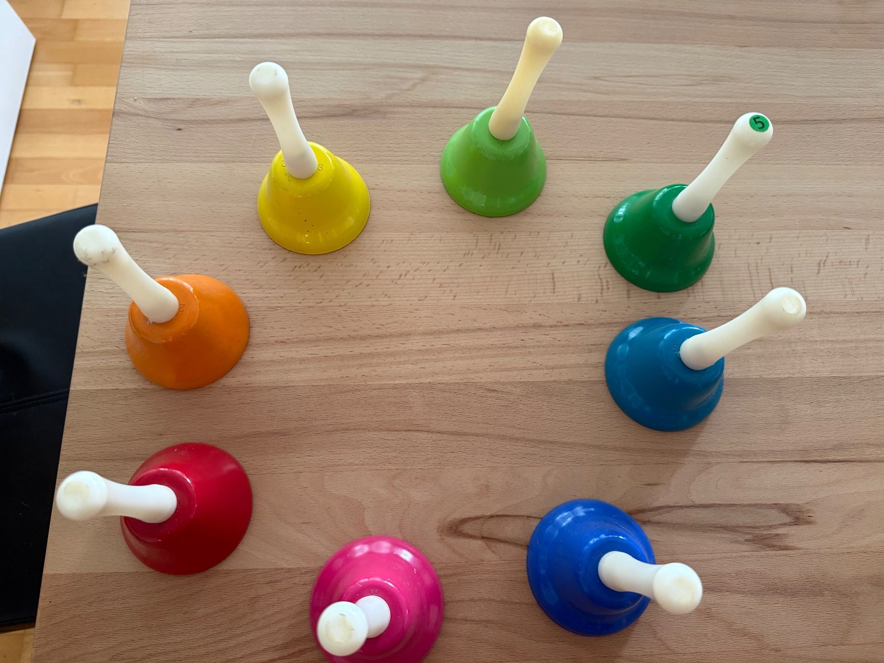 Campanacci mucche: Montessori small foot Handglocken-8er Set – Usato da Stäfa venduto da nale068 1