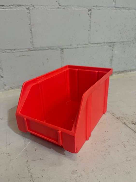 Tosoni Eckfutterstation Aus Polyethylen | 24 Liter Fassungsvermögen | Robuster Napf Für Hunde/Katzen | Mit Schutzrand & Reinigungsöffnung