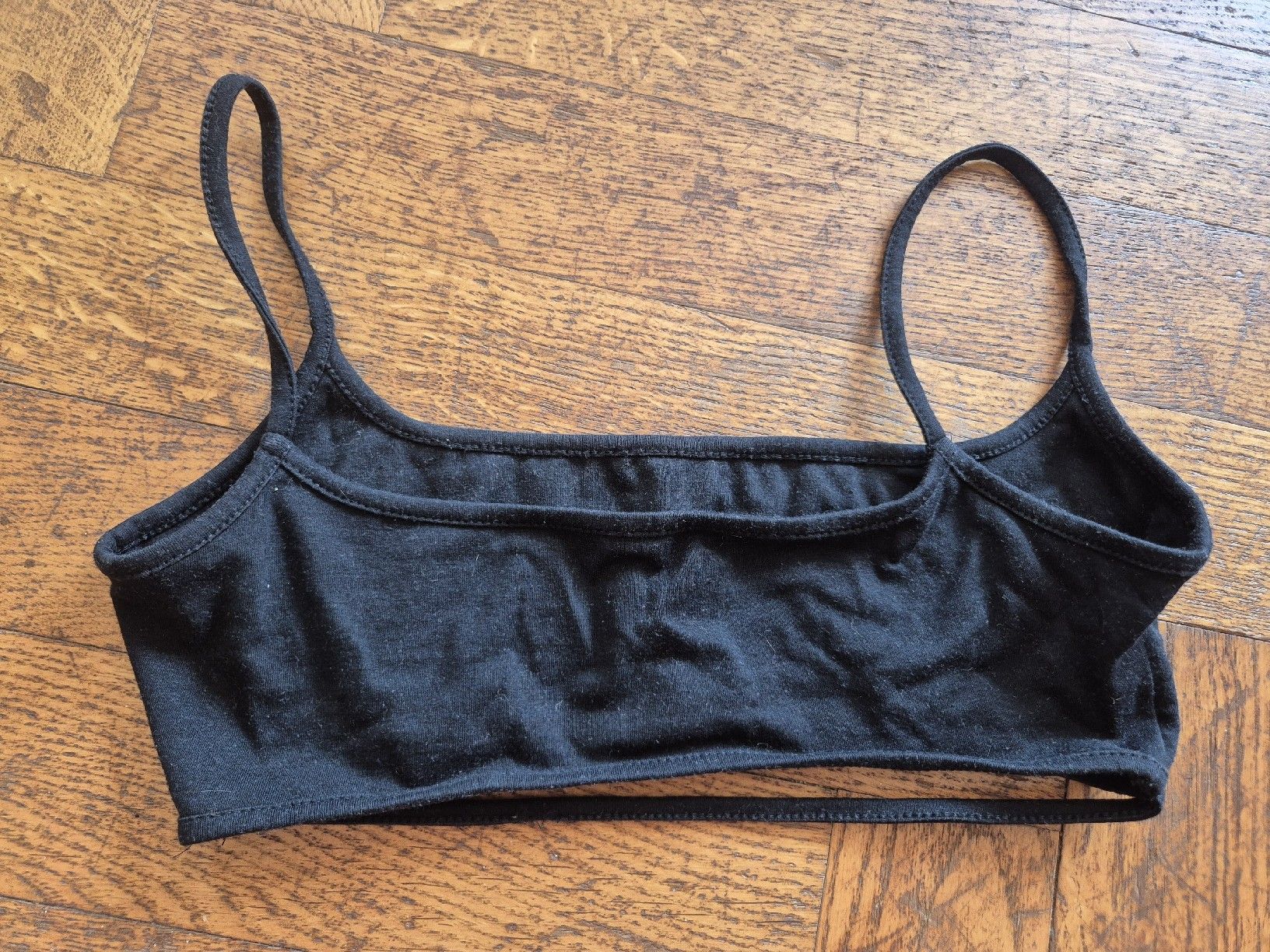 Top: Brassière noire taille M – Usato da Yverdon-les-Bains venduto da somiou