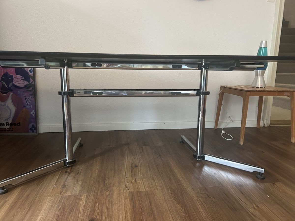 Tische: Schwarzer USM Haller Kitos Tisch mit Chrom – Gebraucht aus Bern von miafilippa01 2