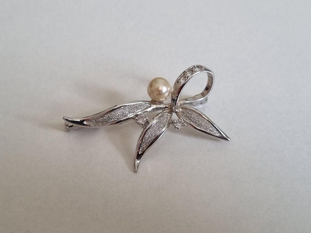 Broches & Aiguilles: Wunderschöne Brosche 925er Silber mit Perle + 2 Steinchen – D'occasion à Subingen par Riccardina