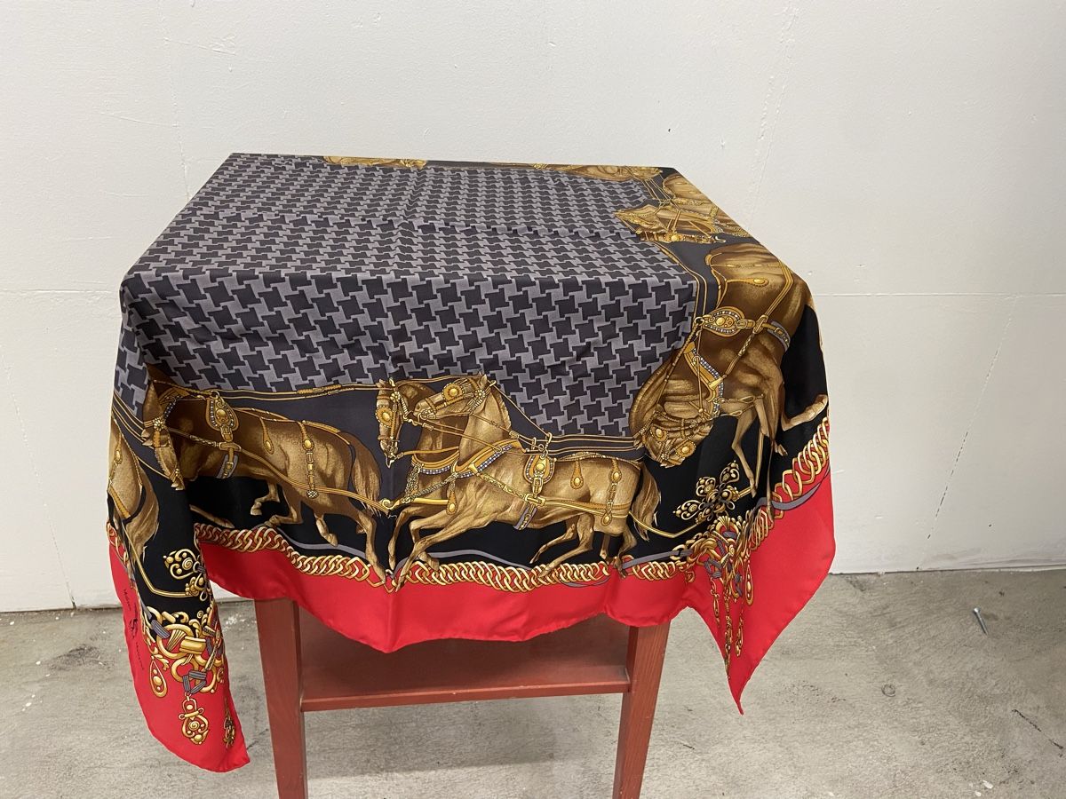 Maison Mollerus Foulard & Sciarpe: Maison Mollerus Seidentuch Pferde-Motiv – Usato da Dietikon venduto da brocki-eyra 2