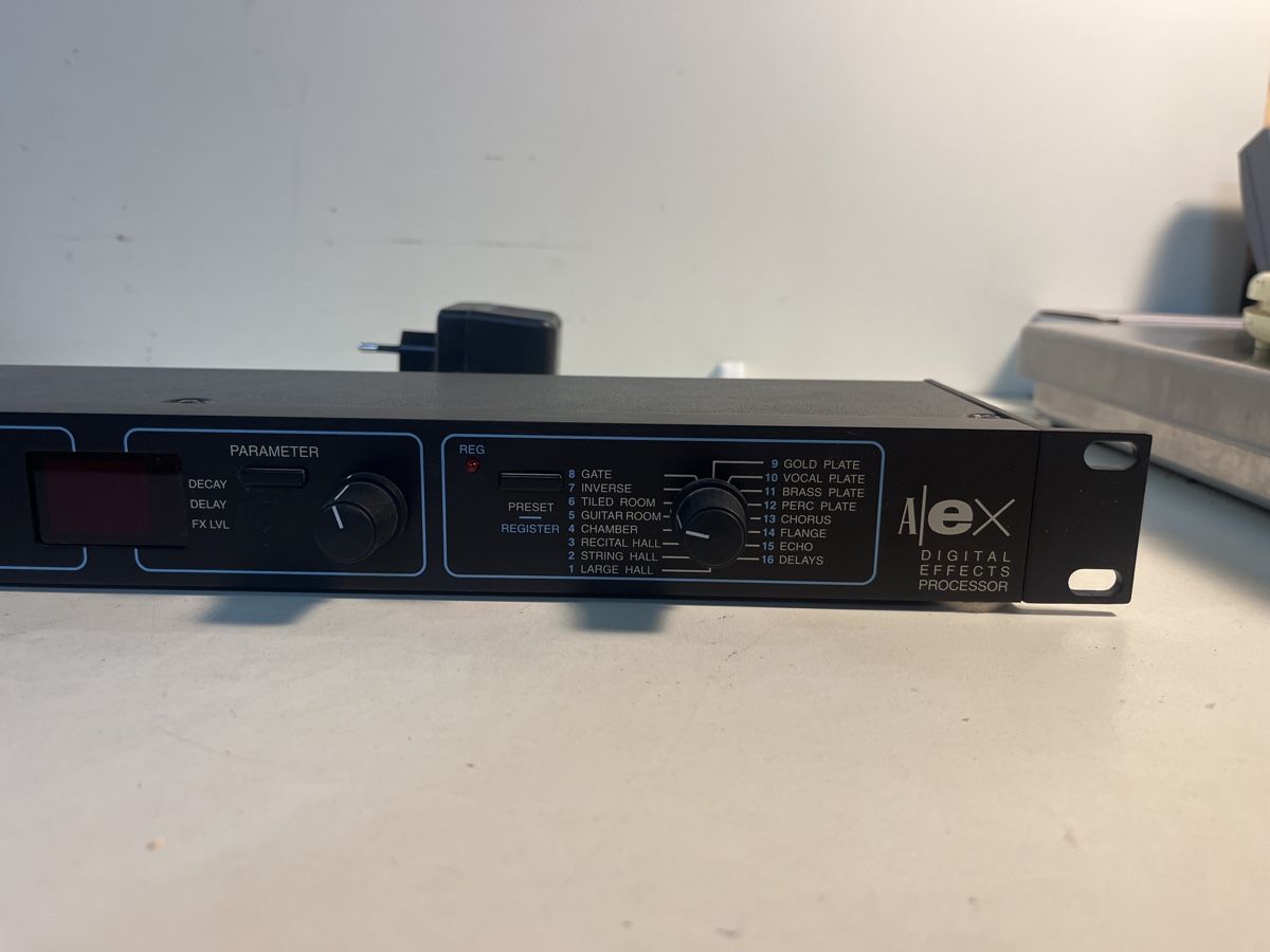 Strumenti musicali: Lexicon Alex Digital Effects Processor (SVN04) – Usato da Künten venduto da Schnaepplihuus 2
