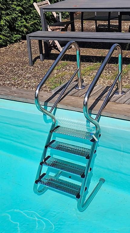 Schwimmbad: Pooltreppe für Swimmingpool – Gebraucht aus Wil SG von Dasche