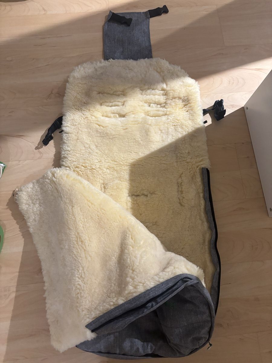 Fellhof Sacchi a pelo: Fusssack Lammfell hellgrau von Fellhof – Usato da Arlesheim venduto da JuLiTi 1