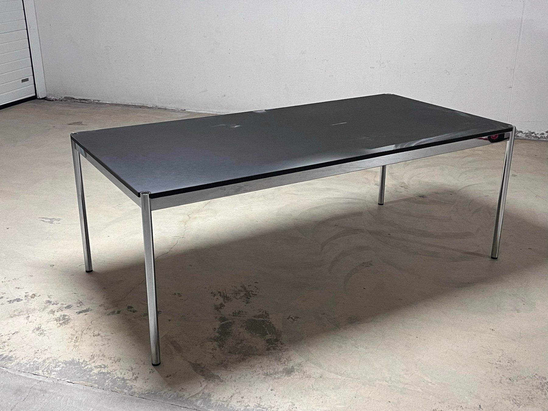 USM Tavoli: USM Haller finition Fenix noir – Usato da COPPET venduto da lau_j5c6