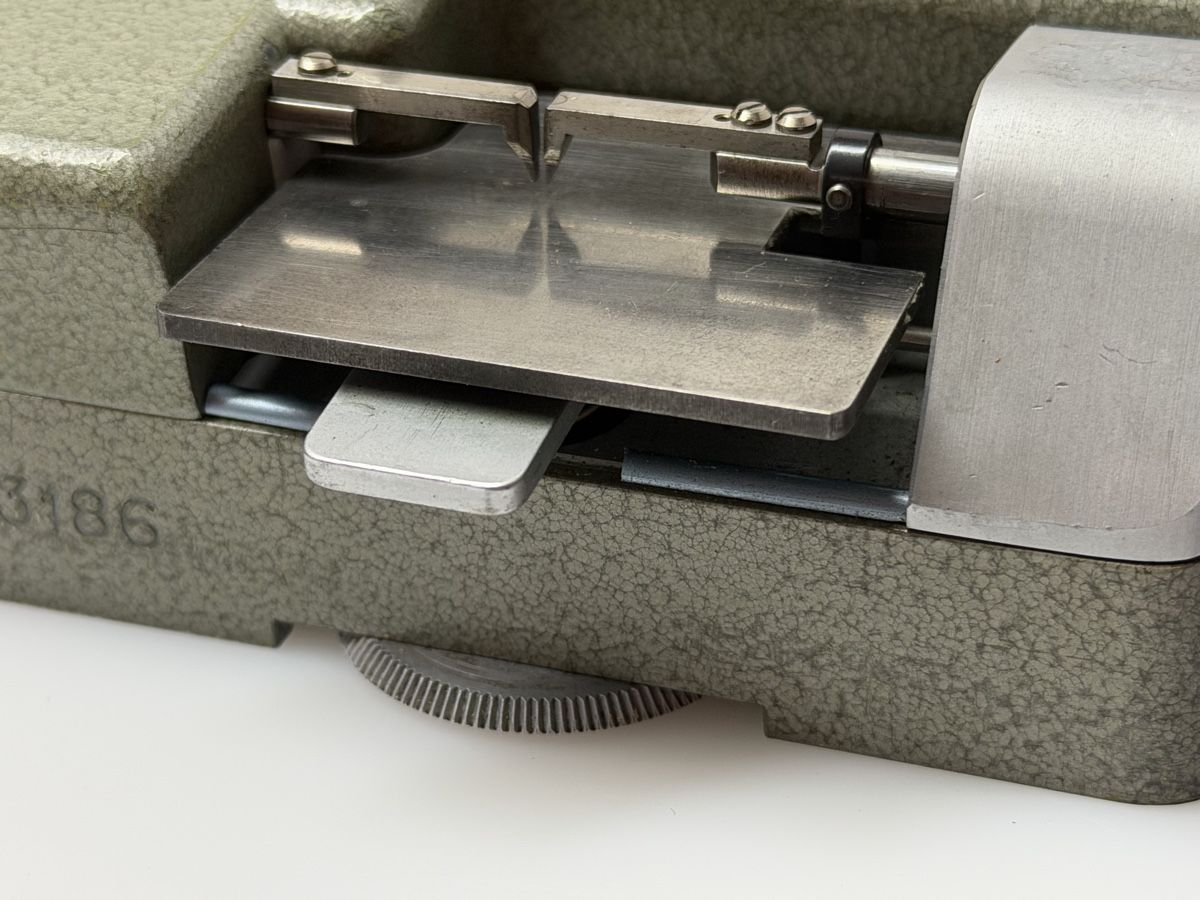 Mesurer: CARY -  COMPARATOR – D'occasion à Bassecourt par DiM7775 3