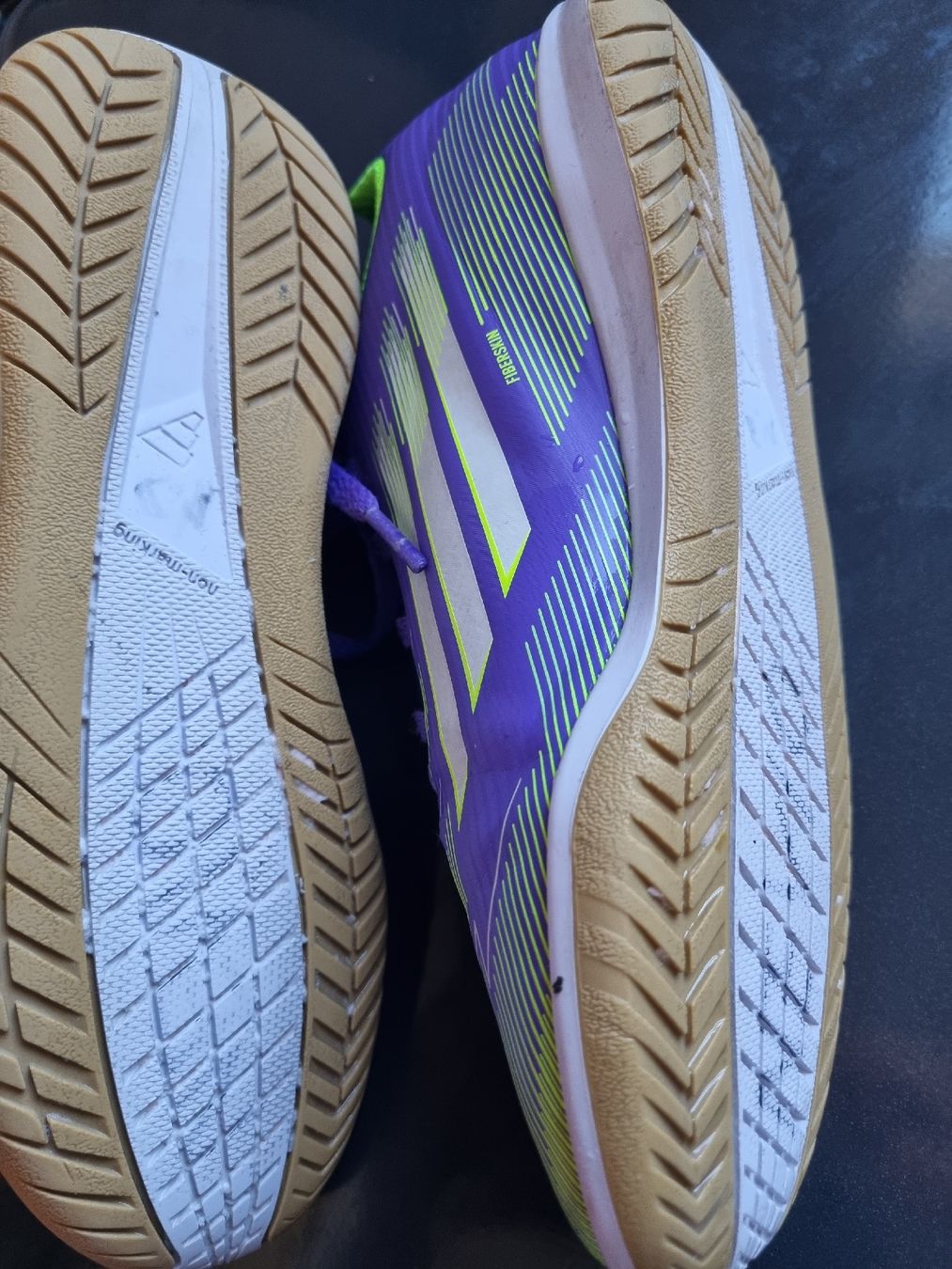 Adidas Schuhe für Jungen: Hallenschuhe Grösse 33 – Gebraucht aus Basel von Waranwaran 2
