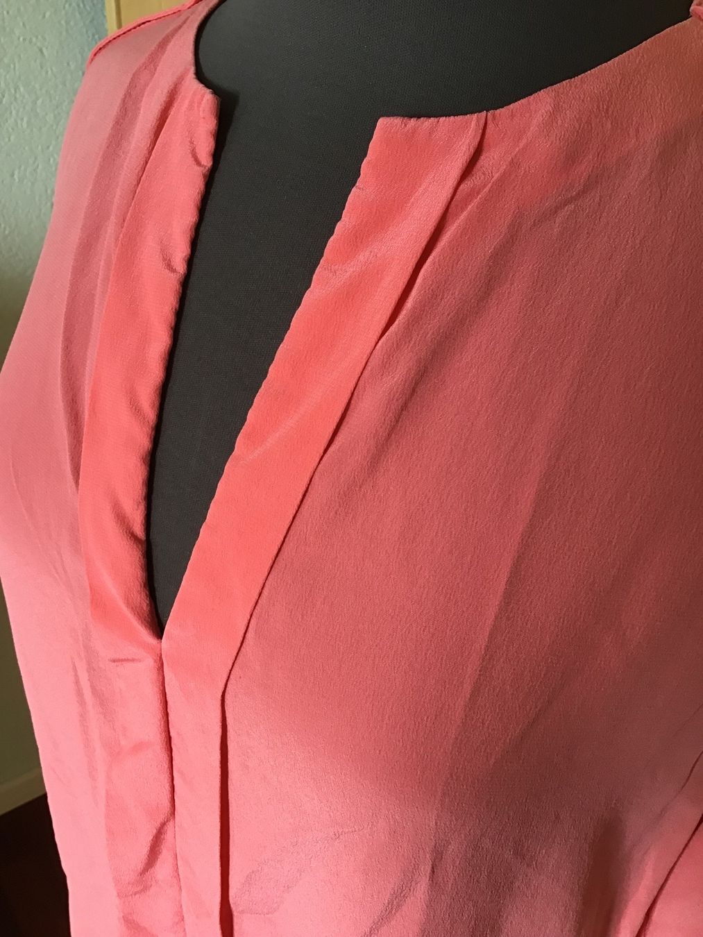 Blusen: Edle Seidenbluse v. BCBG MAX AZRIA - Koralle – Gebraucht aus Besazio von lionheart63
