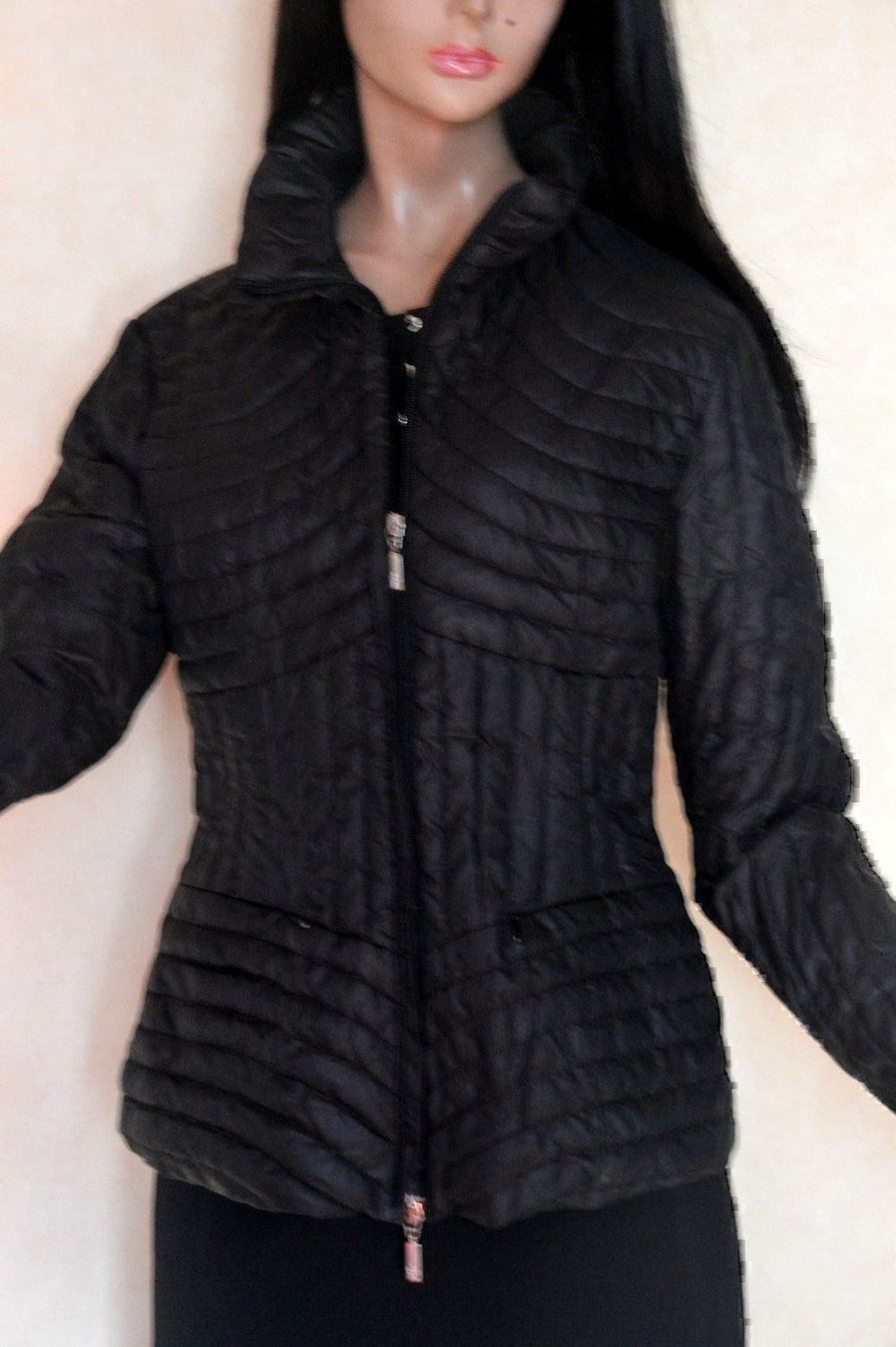 Moncler Jacken: Moncler Jacke / Veste  . 4  40/42 – Gebraucht aus Collonges von Auganien