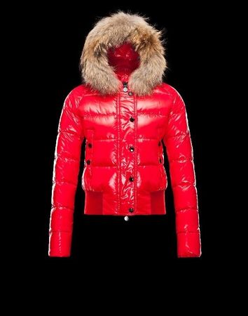 MONCLER Winter- Daunenjacke kurz - knallrot mit Fellkaputze