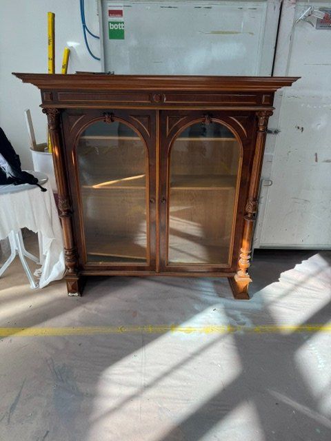 Vetrine: Massive Holz Vitrine – Usato da Muttenz venduto da Gucci2005 1