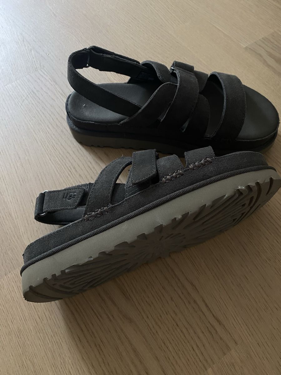 Ugg Scarpe da donna: Dunkelbraune Plateau UGG Sandalen – Usato da Wetzikon ZH venduto da rit_ramtr