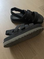 Dunkelbraune Plateau UGG Sandalen