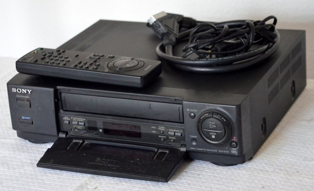 Videorecorder VHS Sony SLV-E100VP magnétoscope (Gebraucht) in Collonges