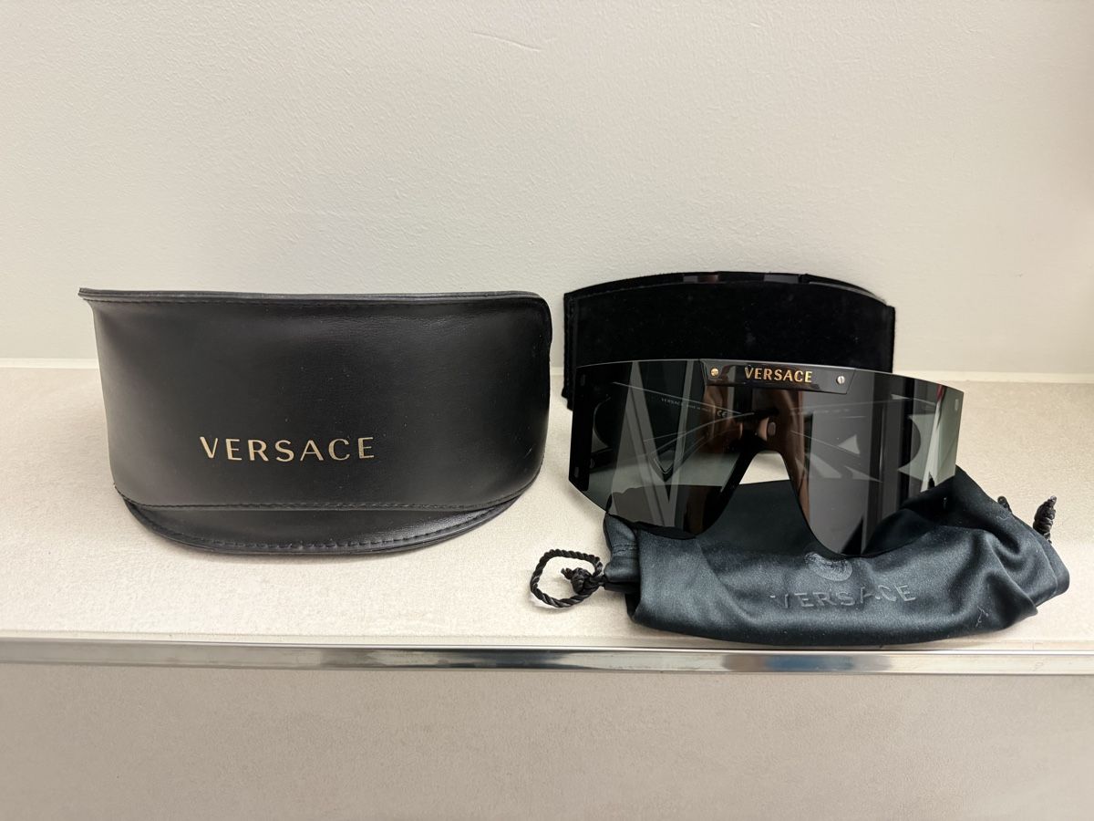 Versace Occhiali & Lenti: Versace Medusa Icon Shield Sonnenbrille – Usato da Staufen venduto da thurgauer1994 3